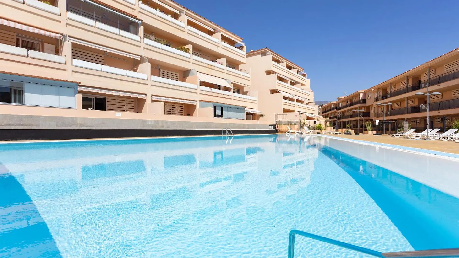 Los Seres , Balcon Y Piscina Arona
